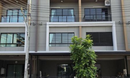 ให้เช่าทาวน์เฮาส์ - ทำเลดีติดถนนเมน! ให้เช่าทาวน์โฮม 3 ชั้น พรีเมี่ยม เพลส พหลโยธิน-รามอินทรา ถนนเทพรักษ์ ใกล้ BTS สายหยุด & เซ็นทรัลรามอินทรา