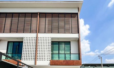 ขายทาวน์เฮาส์ - ขายด่วน! ทาวน์โฮม 3 ชั้นมือหนึ่ง หลังมุม แจ้งวัฒนะ 6 ใกล้รถไฟฟ้า 3 สาย