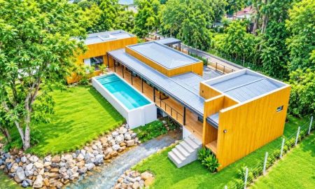 ให้เช่าบ้าน - ถนนธนะรัชต์ 200 ม. Pool Villa เขาใหญ่ ติดลำตะคอง เช่า 2-3นอน 3น้ำ ใกล้ หลวงพ่อทวดเขาใหญ่ 3กม.อุทยานเขาใหญ่ 5 กม. 293 ตร.ว. 300 ตร.ม.