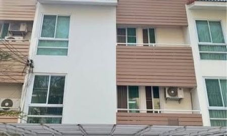 ให้เช่าทาวน์เฮาส์ - สเปซกว้างเหมาะทำออฟฟิศ! ปล่อยเช่าโฮมออฟฟิศ 3.5 ชั้น ทาวน์อินทาวน์ มีห้องใต้หลังคา มีระเบียงทุกห้องนอน เชื่อมต่อเอกมัย-รามอินทรา
