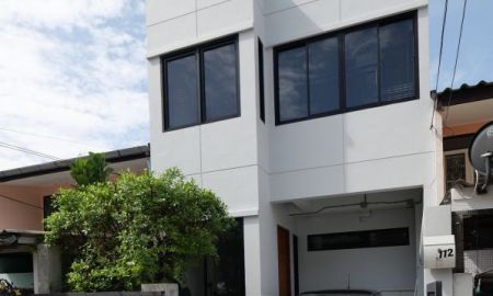 ขาย-ให้เช่าทาวน์เฮาส์ - Ready tomovein เช่า/ขาย Townhouse 20 ตรว ซ.ศูนย์วิจัย เฟอร์ครบ พร้อมอยู่ ใกล้ MRTเพชรบุรี
