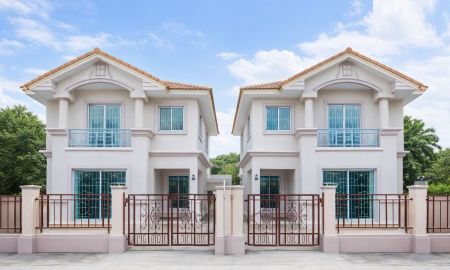 ให้เช่าบ้าน - หมู่บ้านติดโลตัส คลอง 7 เพียง 349 ม. 37ตร.ว. 172 ตร.ม ให้เช่าบ้าน 2 ชั้นหลังริม 3นอน 2น้ำ