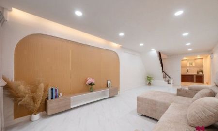 ขายทาวน์เฮาส์ - ขายทาวน์เฮาส์ 2 ชั้น รีโนเวทใหม่ พร้อมอยู่ 14 ตร.ว ประชาราษฏร์บำเพ็ญ 9 ใจกลางรัชดา ห้วยขวาง ใกล้ MRT ห้วยขวาง แค่ 10 นาที กรุงเทพฯ