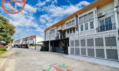 ขายทาวน์เฮาส์ - ขายทาวน์โฮม21.2ตรว. 4นอน3น้ำ ม.โกลเด้นท์ ทาวน์ บางนา-สวนหลวง หน้าบ้านติดสวนหย่อมโครงการ